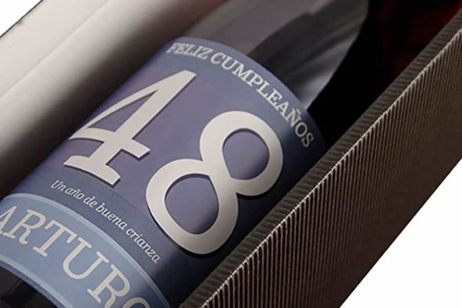 Botella de vino con etiqueta personalizada
